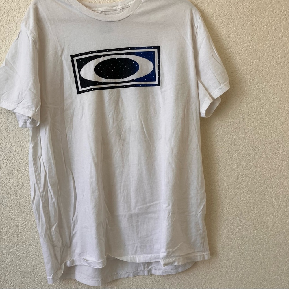 Oakley White Short Sleeve Tee with Logo XXL regular fit used good condition